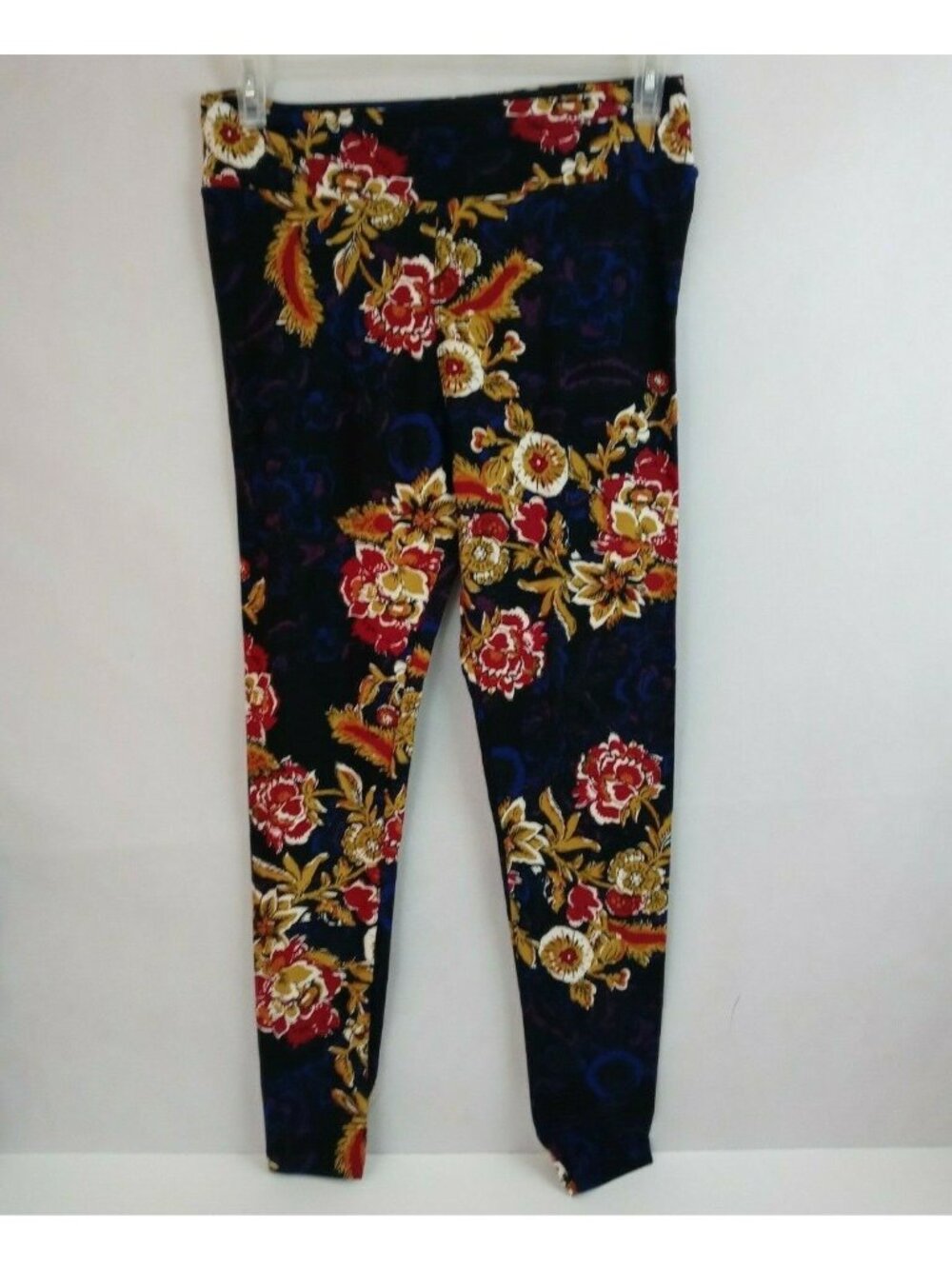 New LuLaRoe Tall & Curvy Leggings Black With Olive Green & Red Floral Designs